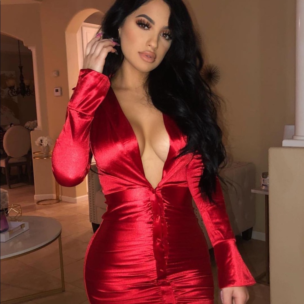 Fashion Nova - deep V-neck satin dress